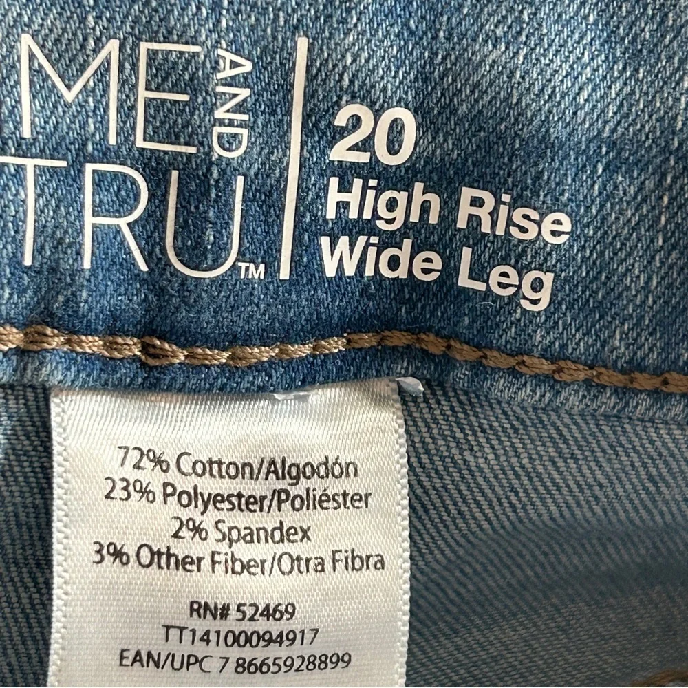 High Rise Wide Leg Crop Jeans - Picture 2 of 3